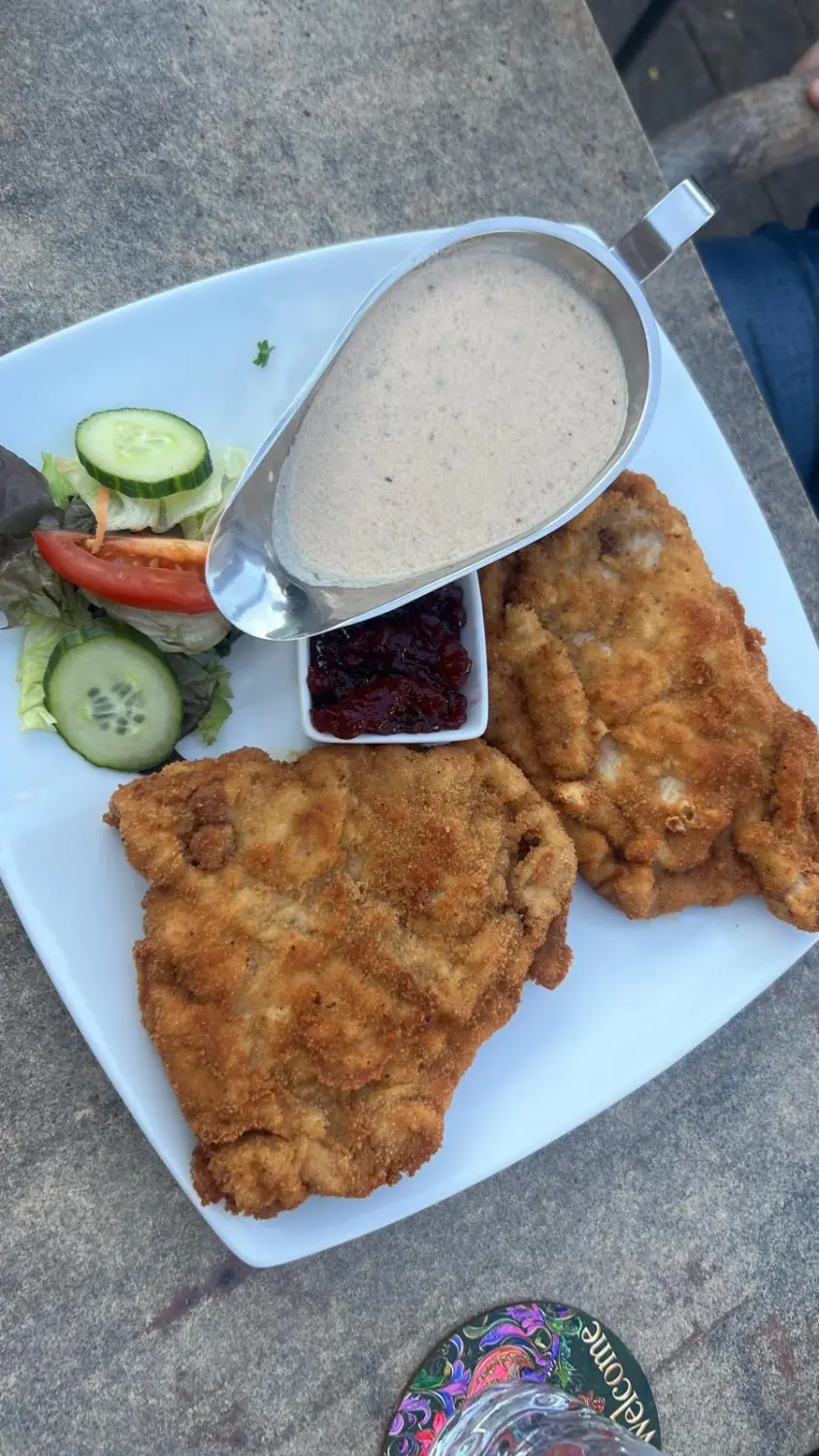Wiener Schnitzel, ein österreichischer Klassiker. Restaurant Topinambur